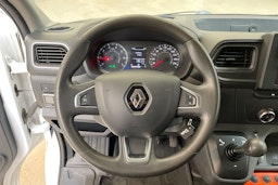 valkoinen Renault Master 2020 kuva 9.