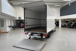valkoinen Renault Master 2020 kuva 21.