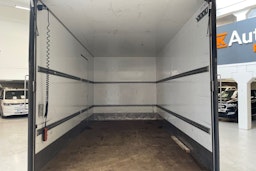 valkoinen Renault Master 2020 kuva 23.