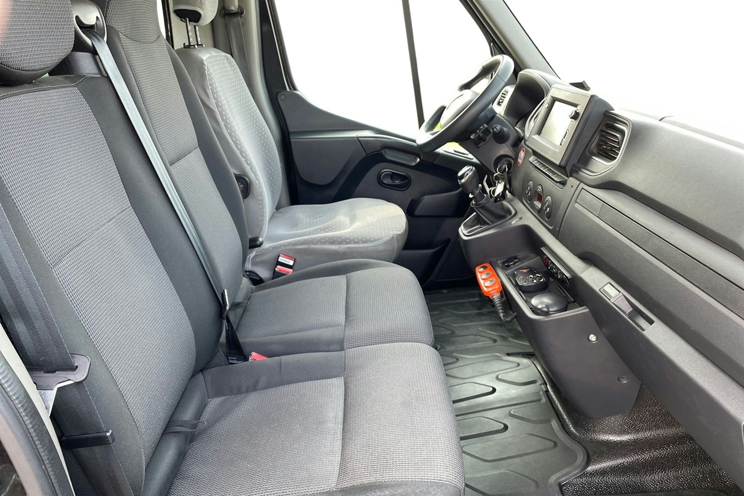 musta Renault Master 2020 kuva 10.