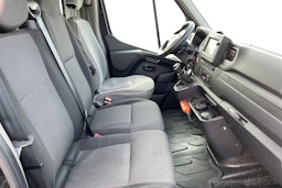 musta Renault Master 2020 kuva 10.