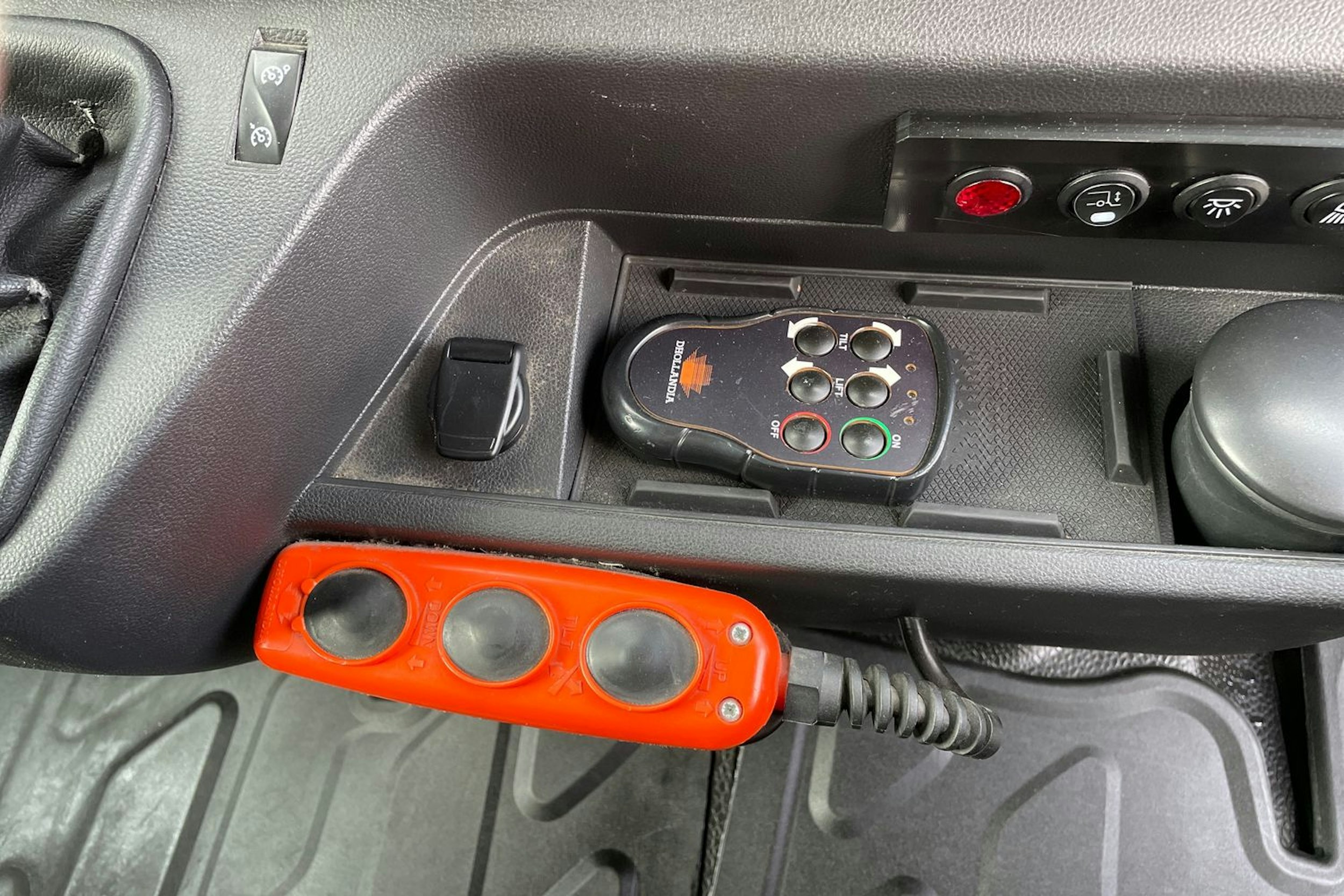 musta Renault Master 2020 kuva 12.