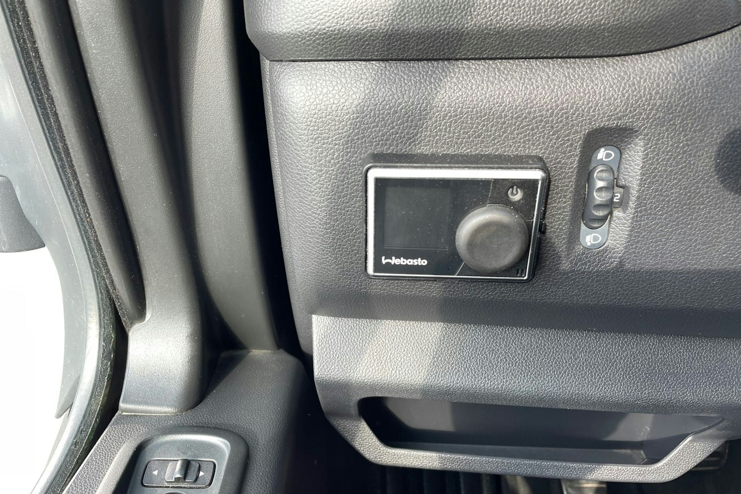 musta Renault Master 2020 kuva 13.
