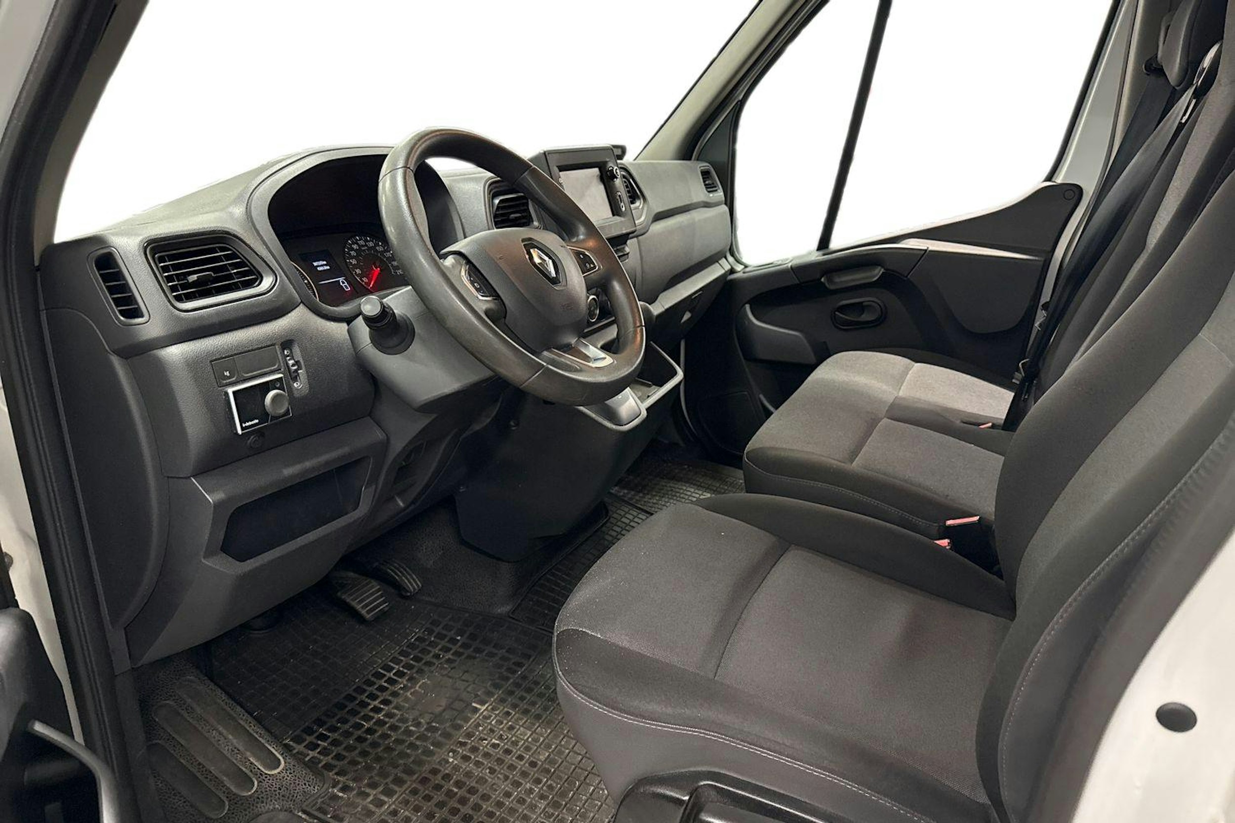 valkoinen Renault Master 2020 kuva 3.