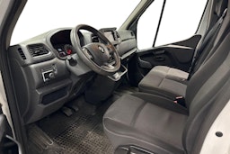 valkoinen Renault Master 2020 kuva 3.