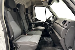 valkoinen Renault Master 2020 kuva 10.