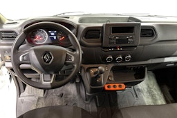 valkoinen Renault Master 2020 kuva 9.