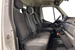 valkoinen Renault Master 2020 kuva 11.