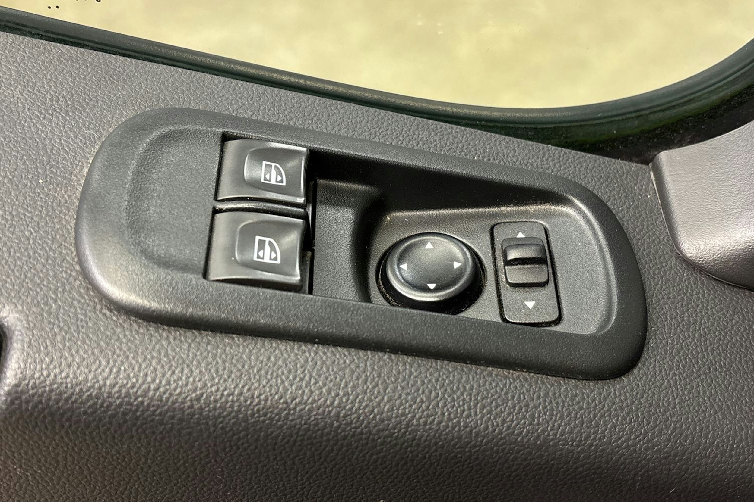 valkoinen Renault Master 2020 kuva 13.