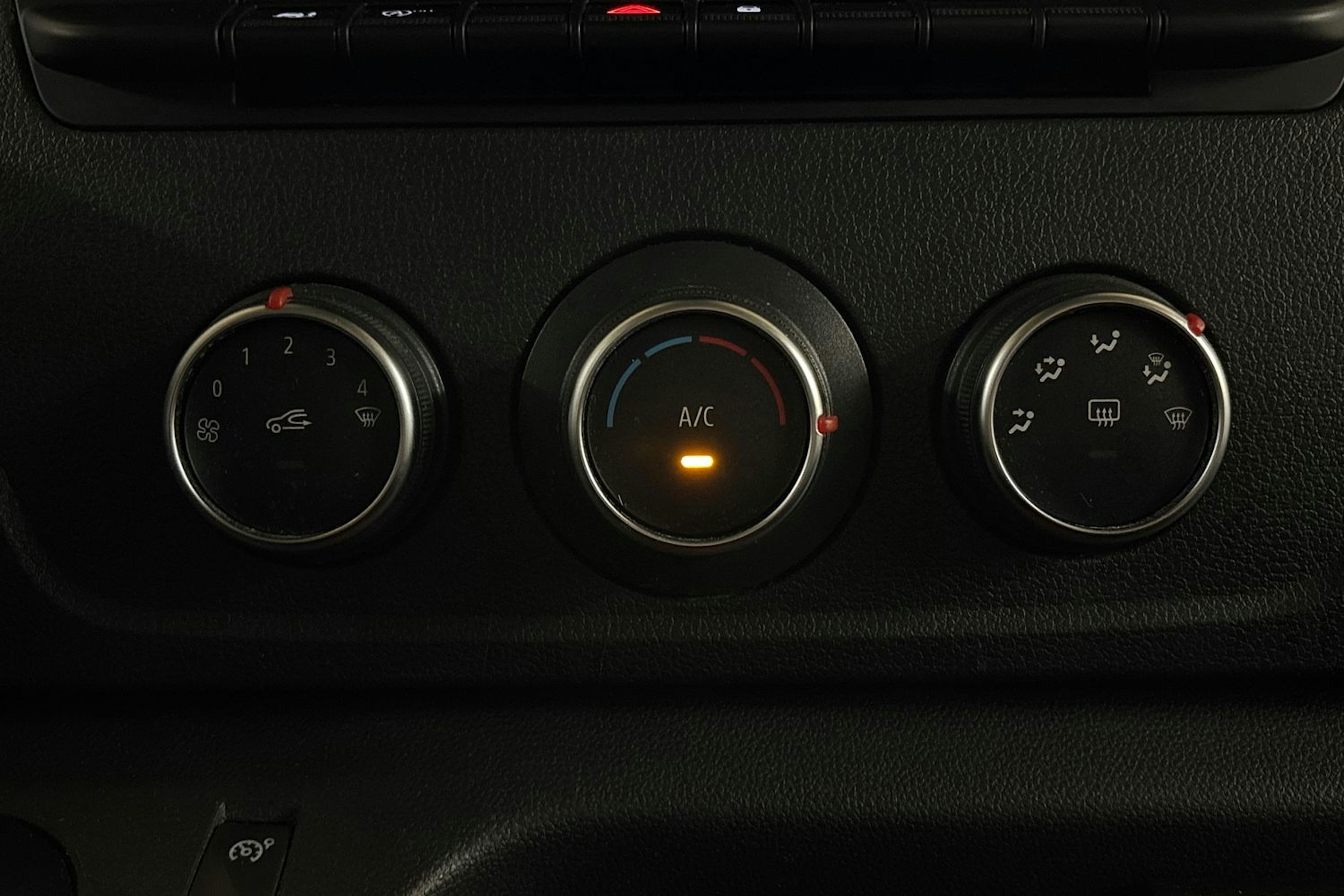 valkoinen Renault Master 2020 kuva 20.