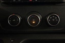 valkoinen Renault Master 2020 kuva 20.