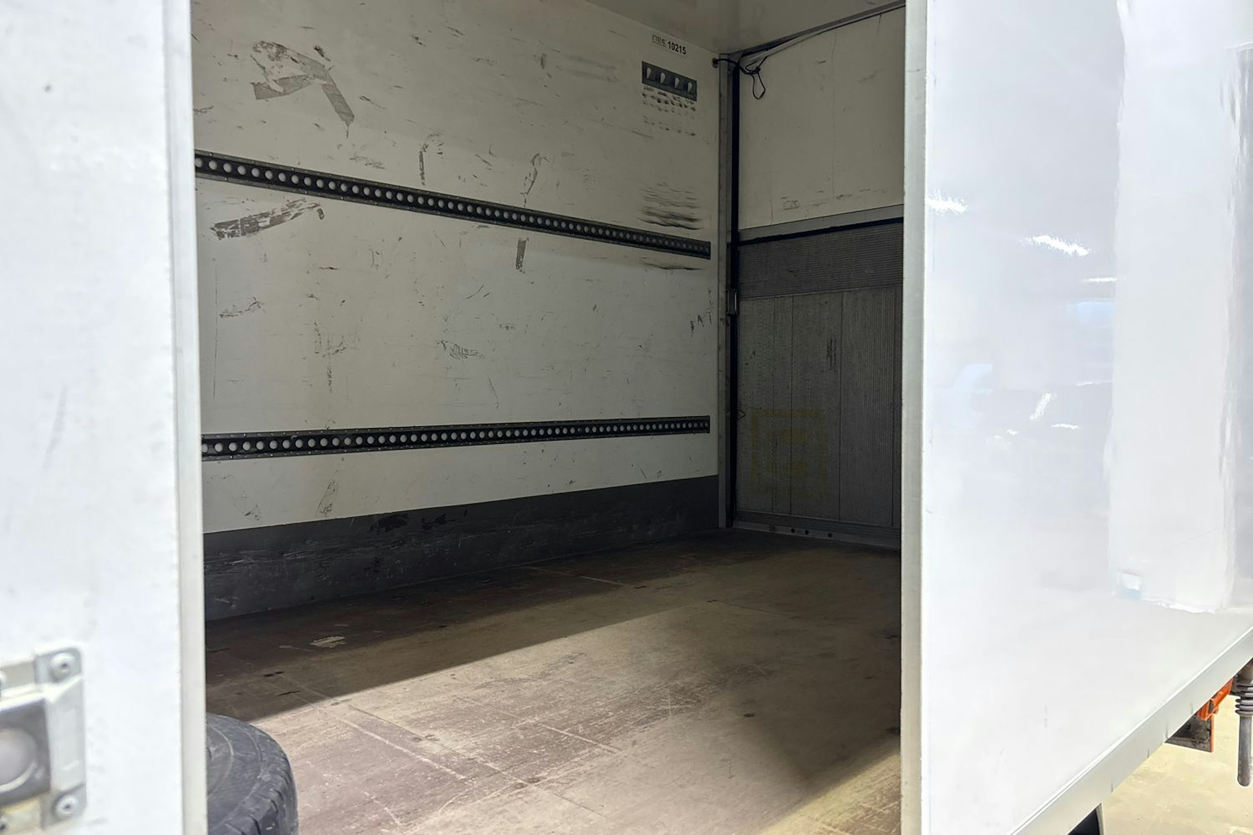 valkoinen Renault Master 2020 kuva 25.