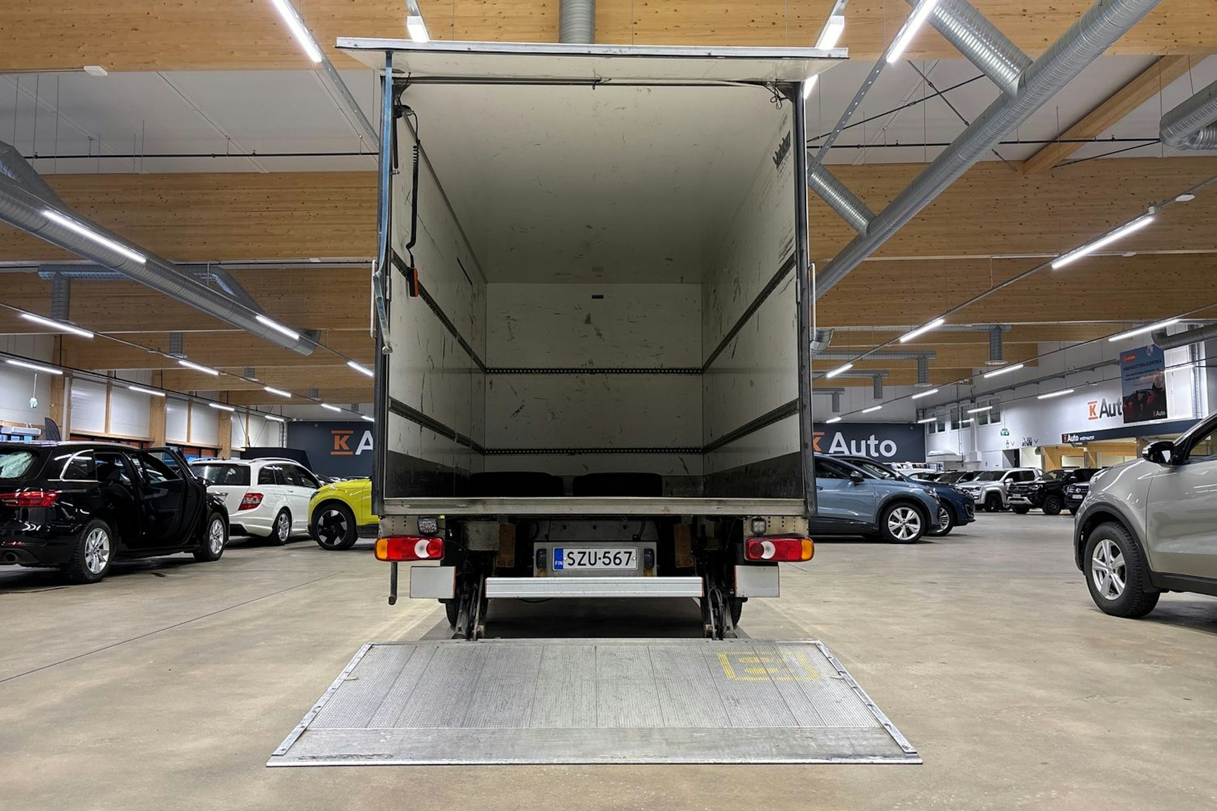 valkoinen Renault Master 2020 kuva 26.