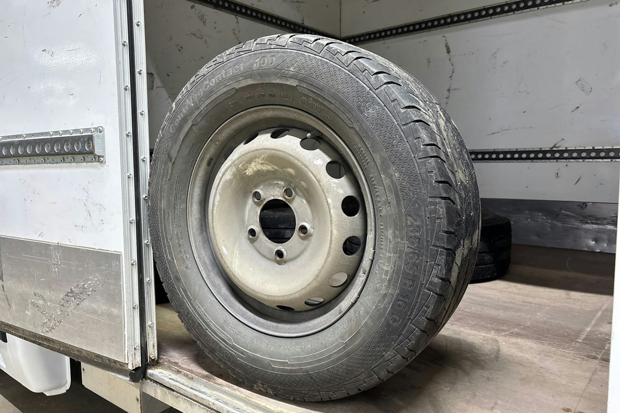 valkoinen Renault Master 2020 kuva 31.