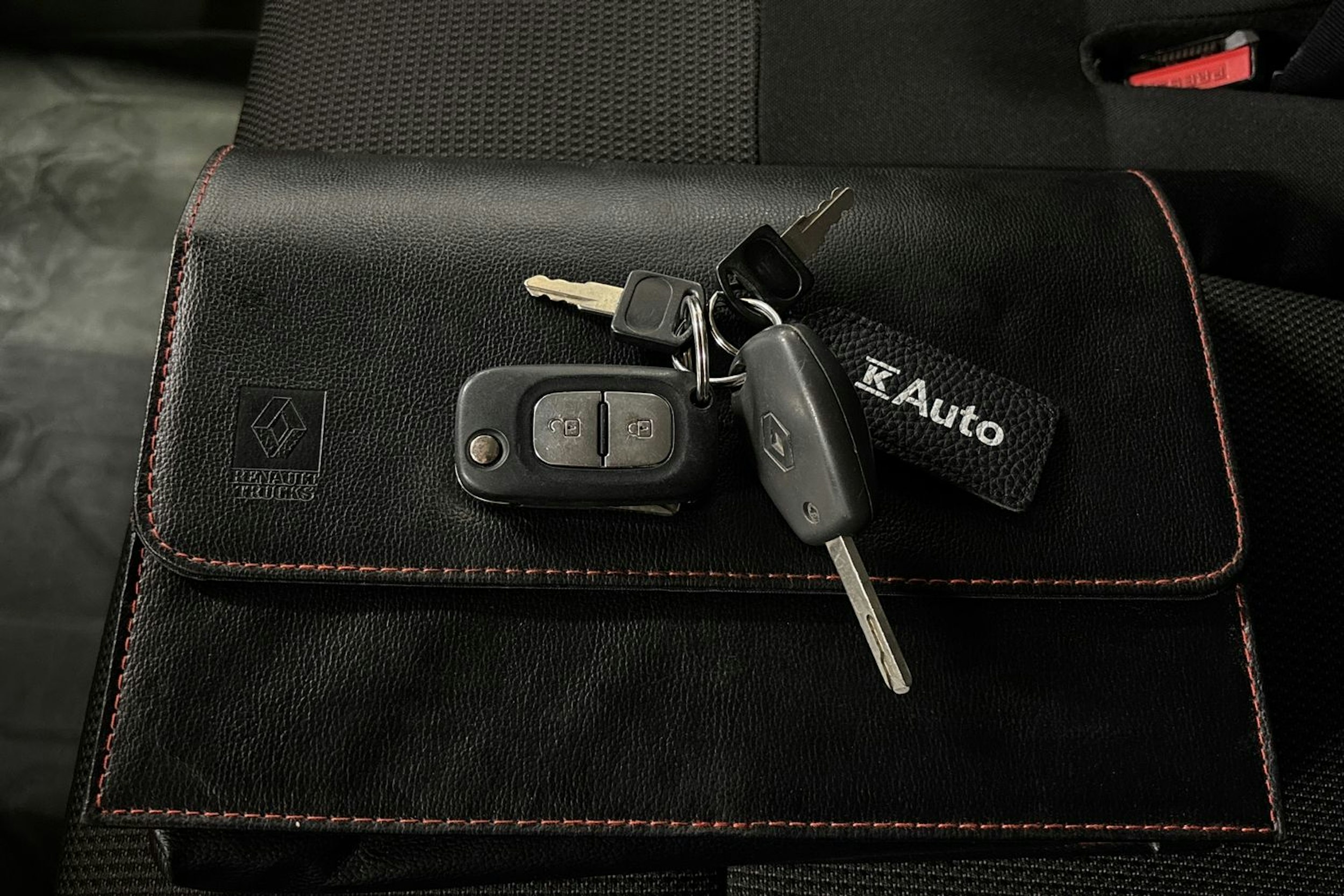 valkoinen Renault Master 2020 kuva 32.