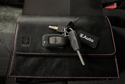 valkoinen Renault Master 2020 kuva 32.