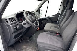 valkoinen Renault Master 2021 kuva 3.