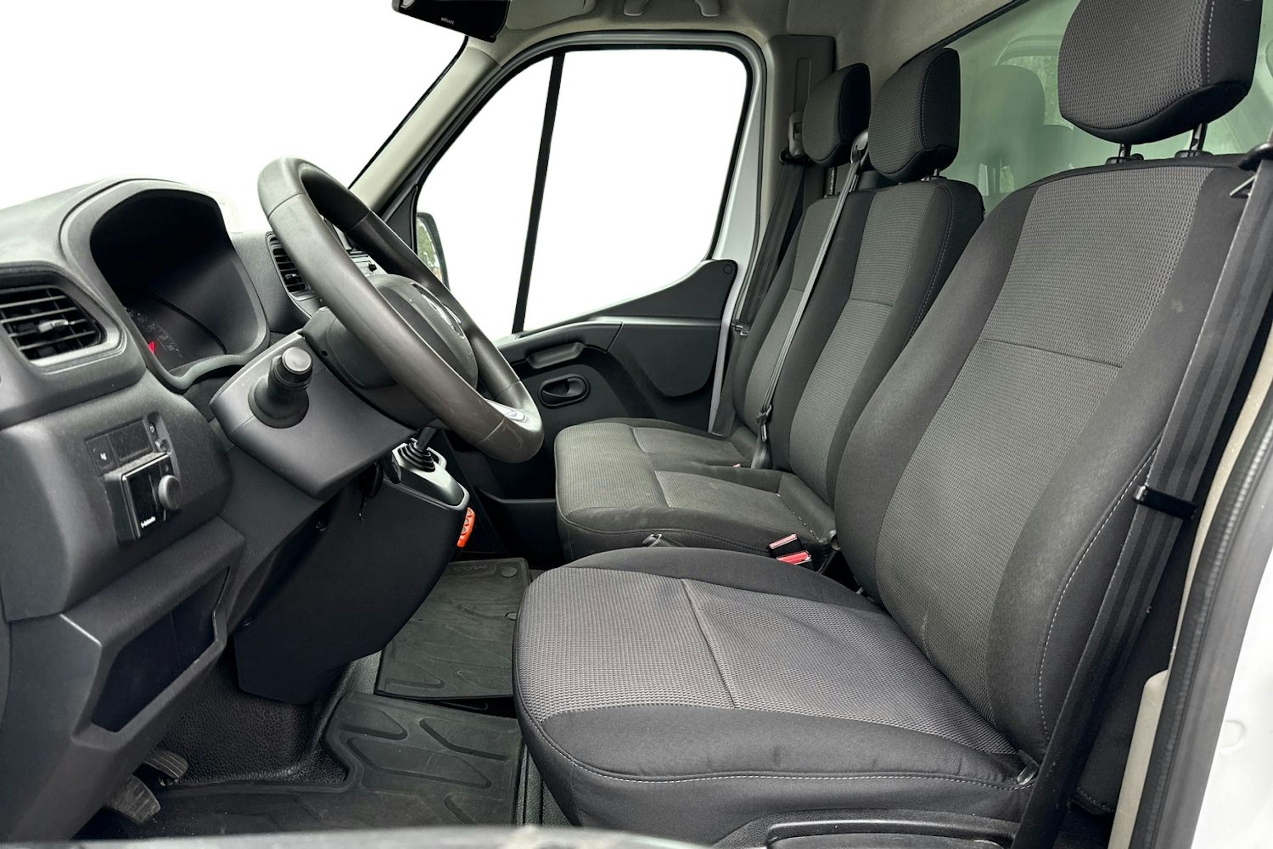 valkoinen Renault Master 2021 kuva 7.