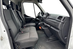 valkoinen Renault Master 2021 kuva 10.