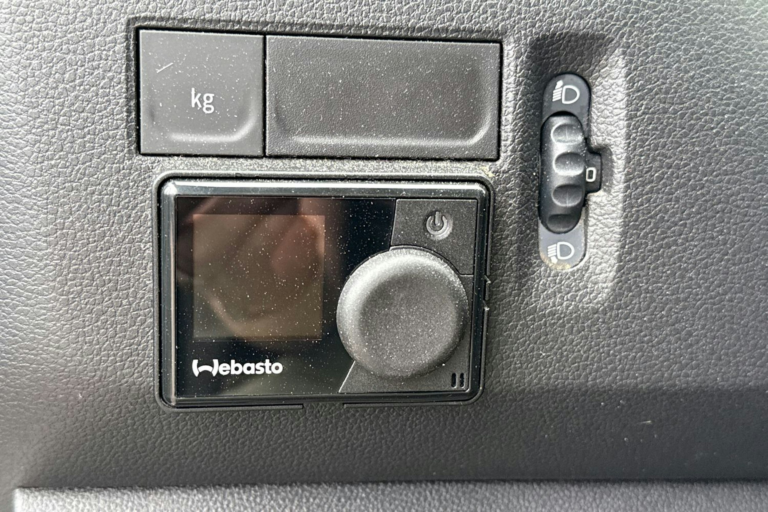 valkoinen Renault Master 2021 kuva 13.