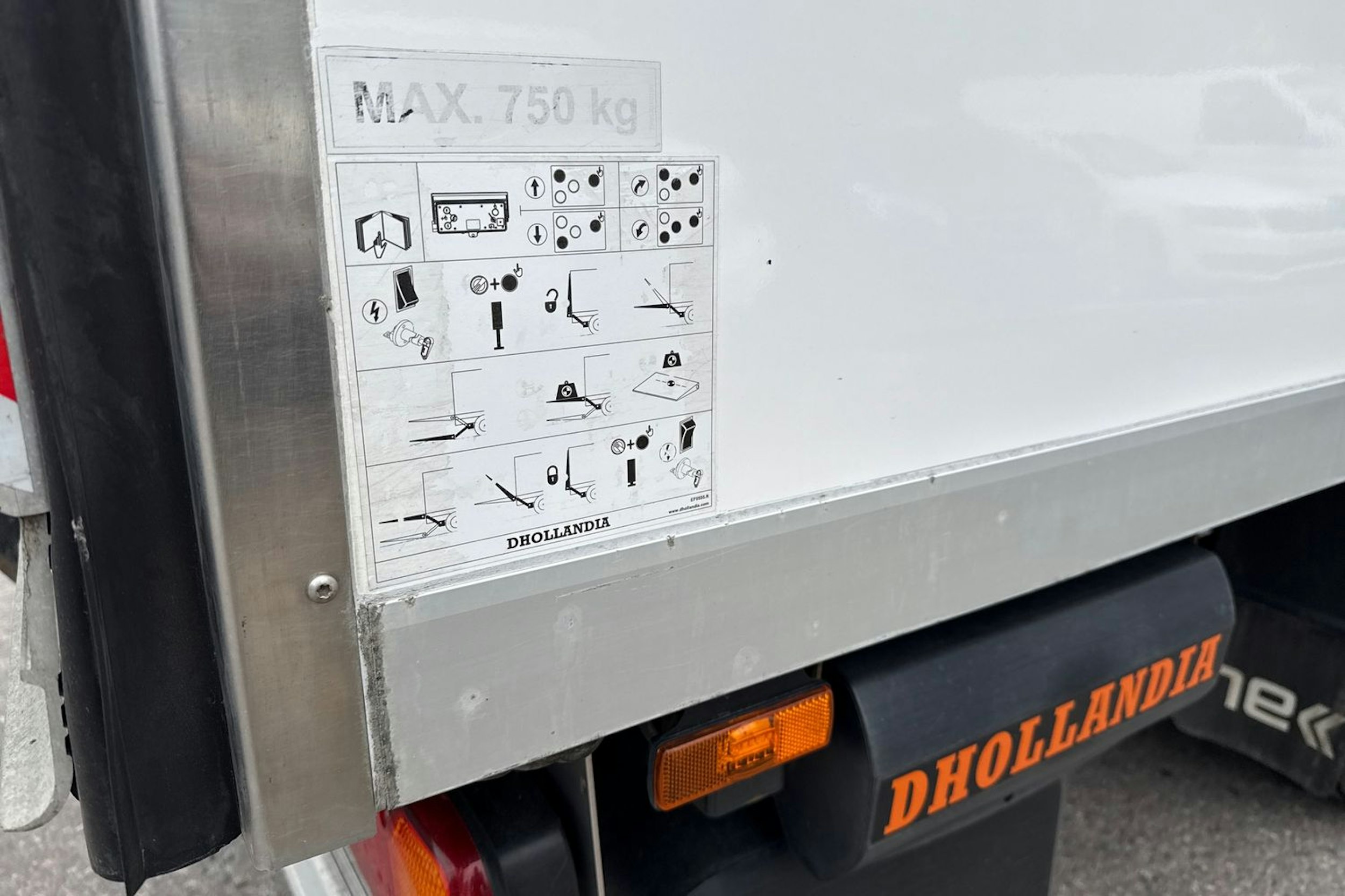 valkoinen Renault Master 2021 kuva 19.