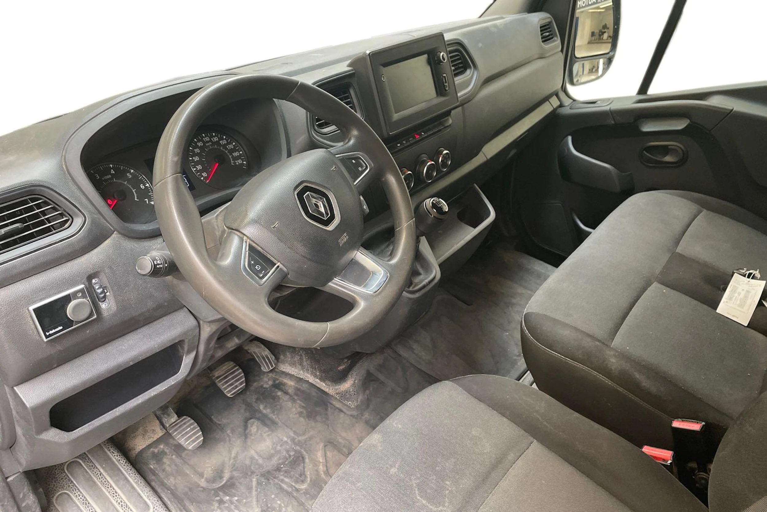 harmaa Renault Master 2021 kuva 3.