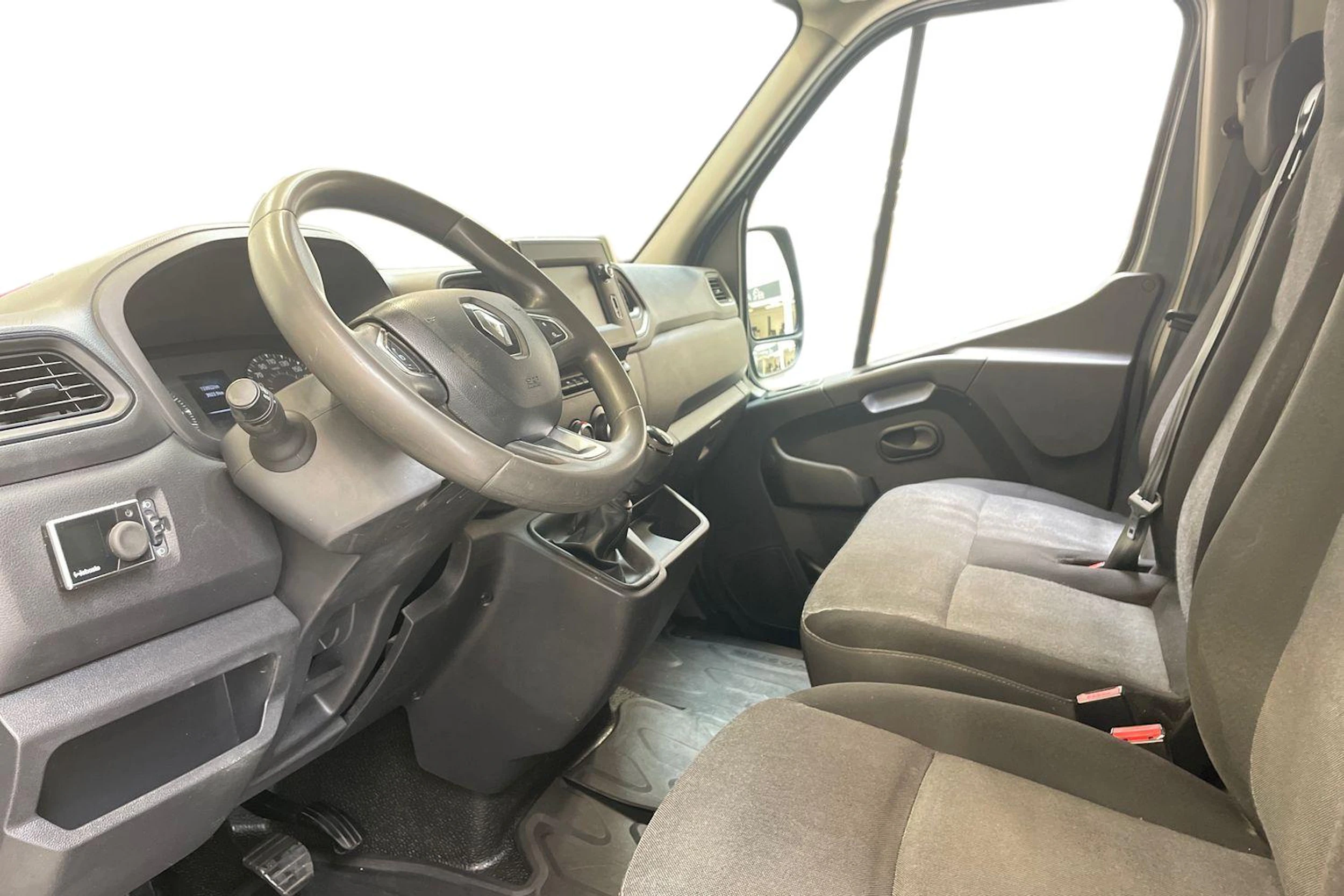 harmaa Renault Master 2021 kuva 8.