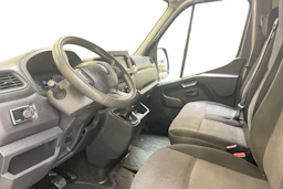harmaa Renault Master 2021 kuva 8.