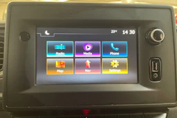 harmaa Renault Master 2021 kuva 17.