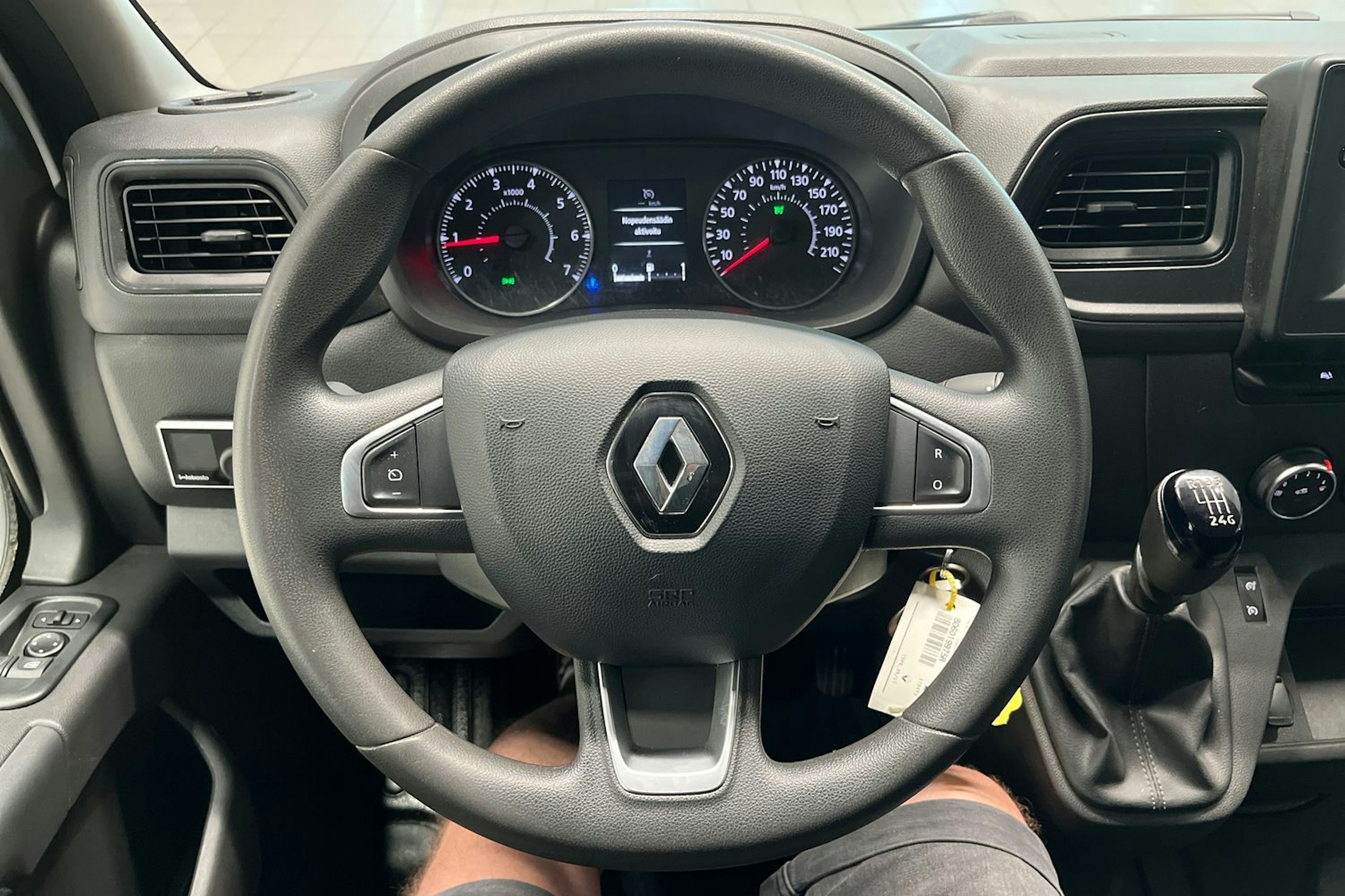 Valkoinen Renault Master 2021 kuva 12.