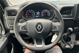 Valkoinen Renault Master 2021 kuva 12.