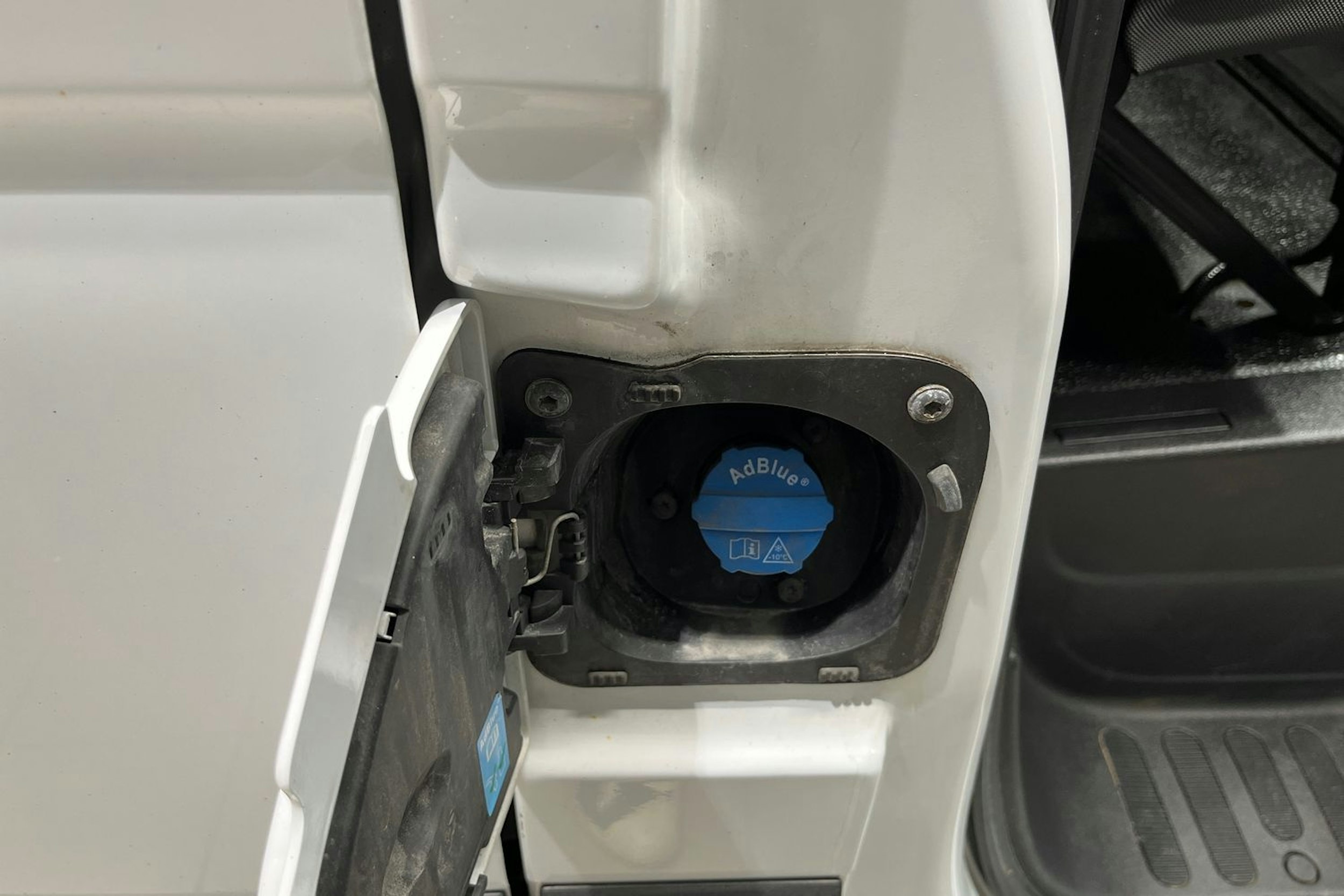 Valkoinen Renault Master 2021 kuva 18.