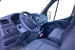 valkoinen Renault Master 2021 kuva 3.