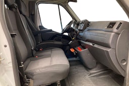 valkoinen Renault Master 2021 kuva 8.
