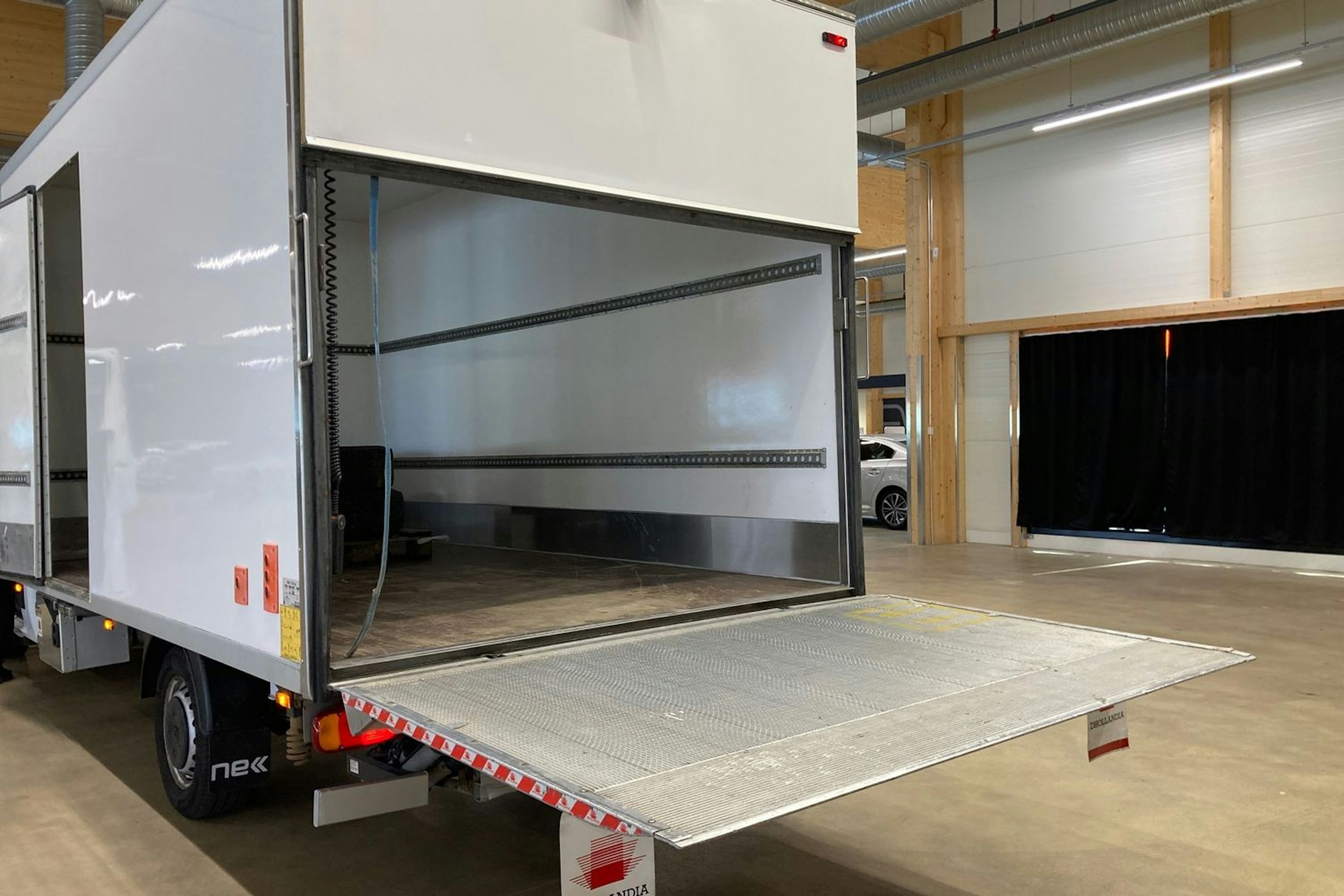 valkoinen Renault Master 2021 kuva 15.