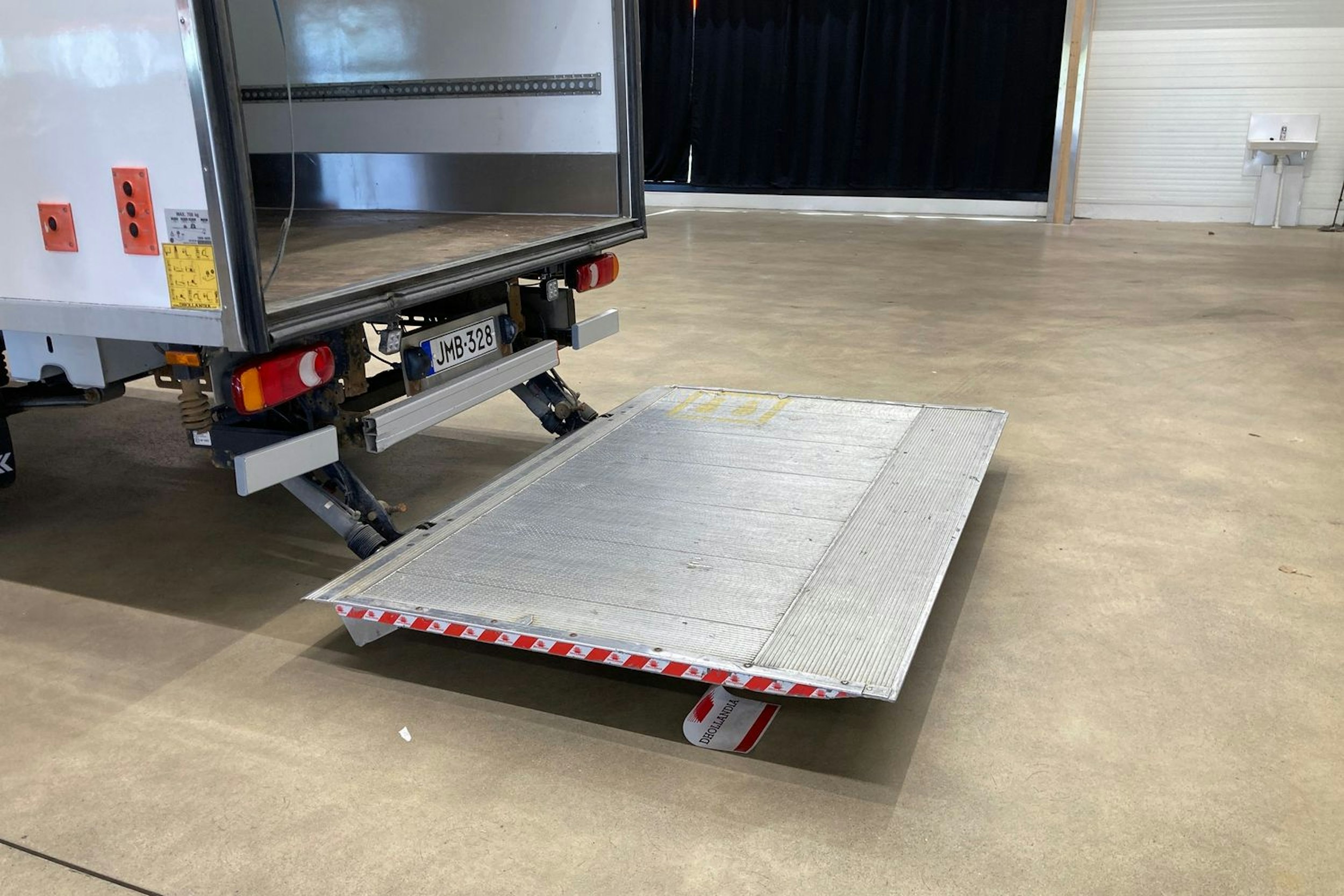valkoinen Renault Master 2021 kuva 16.