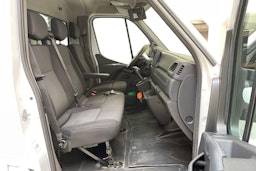 valkoinen Renault Master 2021 kuva 10.
