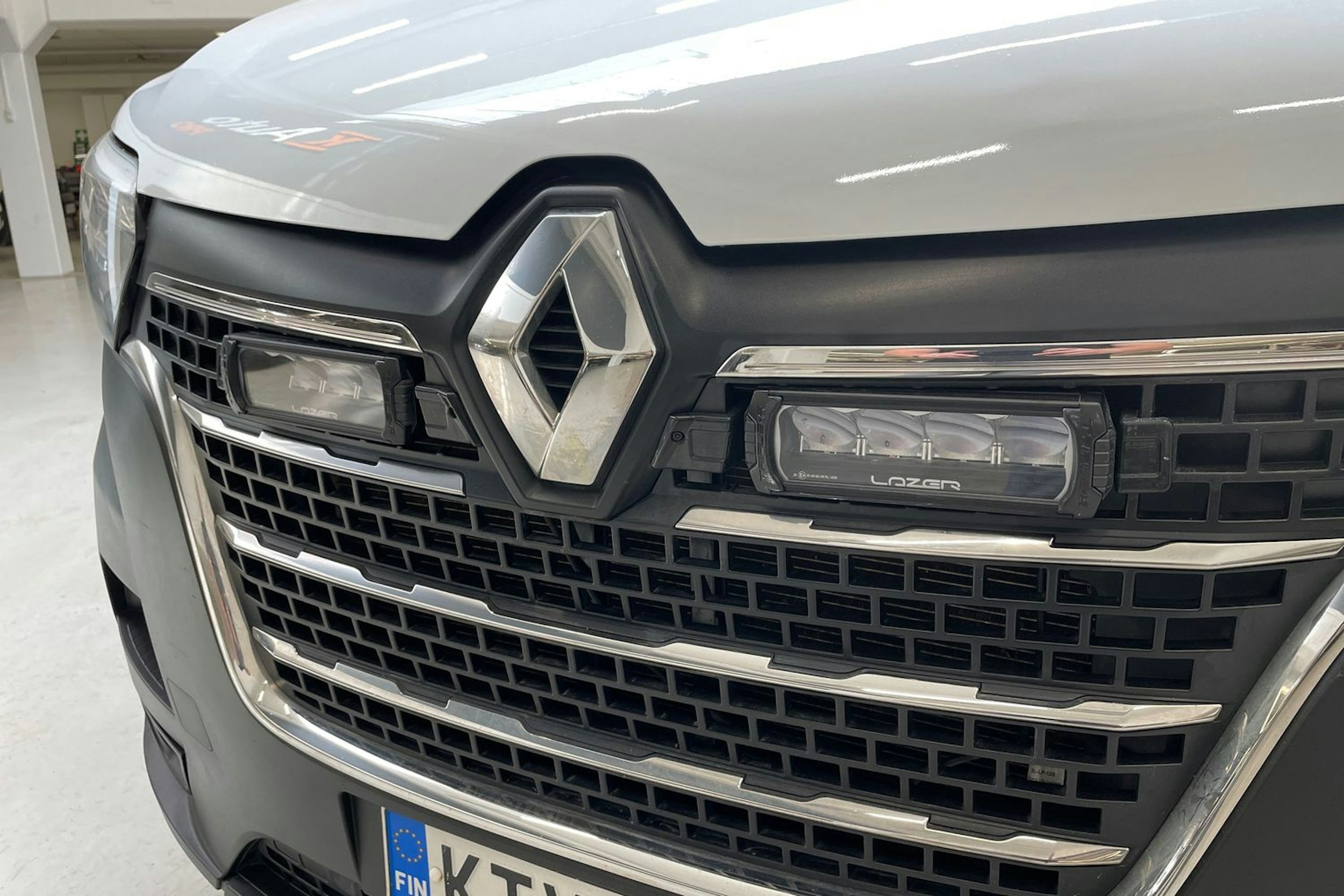 valkoinen Renault Master 2021 kuva 17.