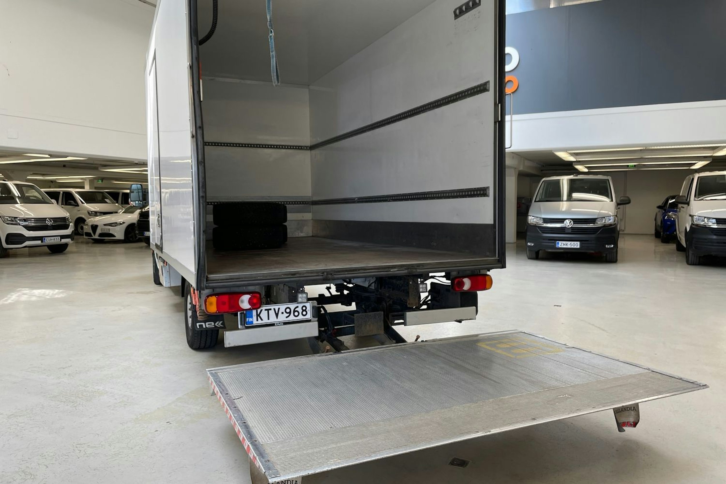 valkoinen Renault Master 2021 kuva 22.