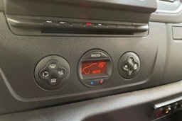 valkoinen Renault Master 2021 kuva 26.