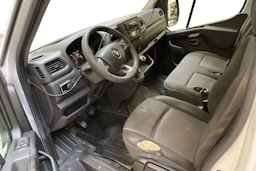 valkoinen Renault Master 2021 kuva 6.