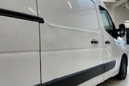 valkoinen Renault Master 2021 kuva 19.