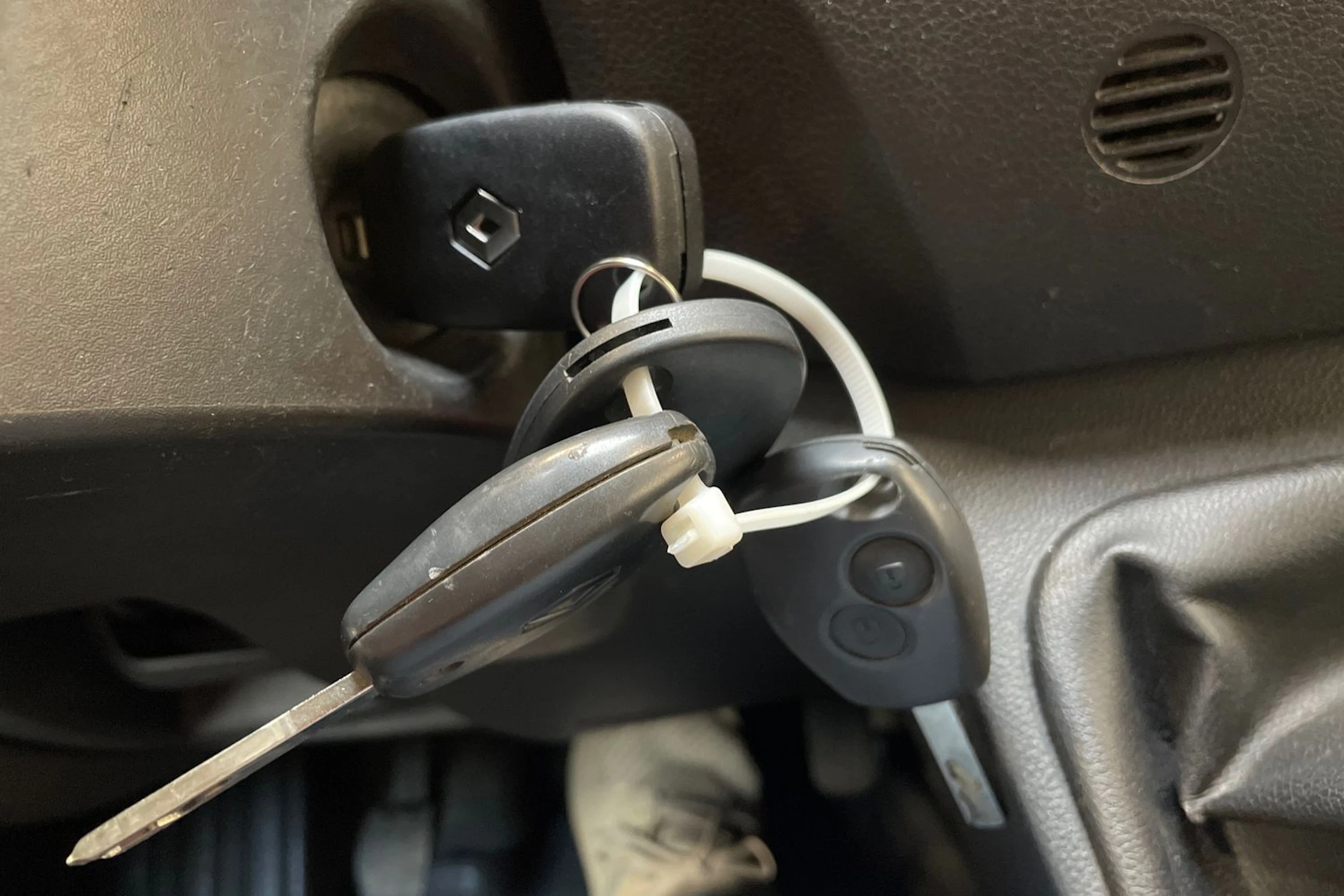 valkoinen Renault Master 2021 kuva 25.