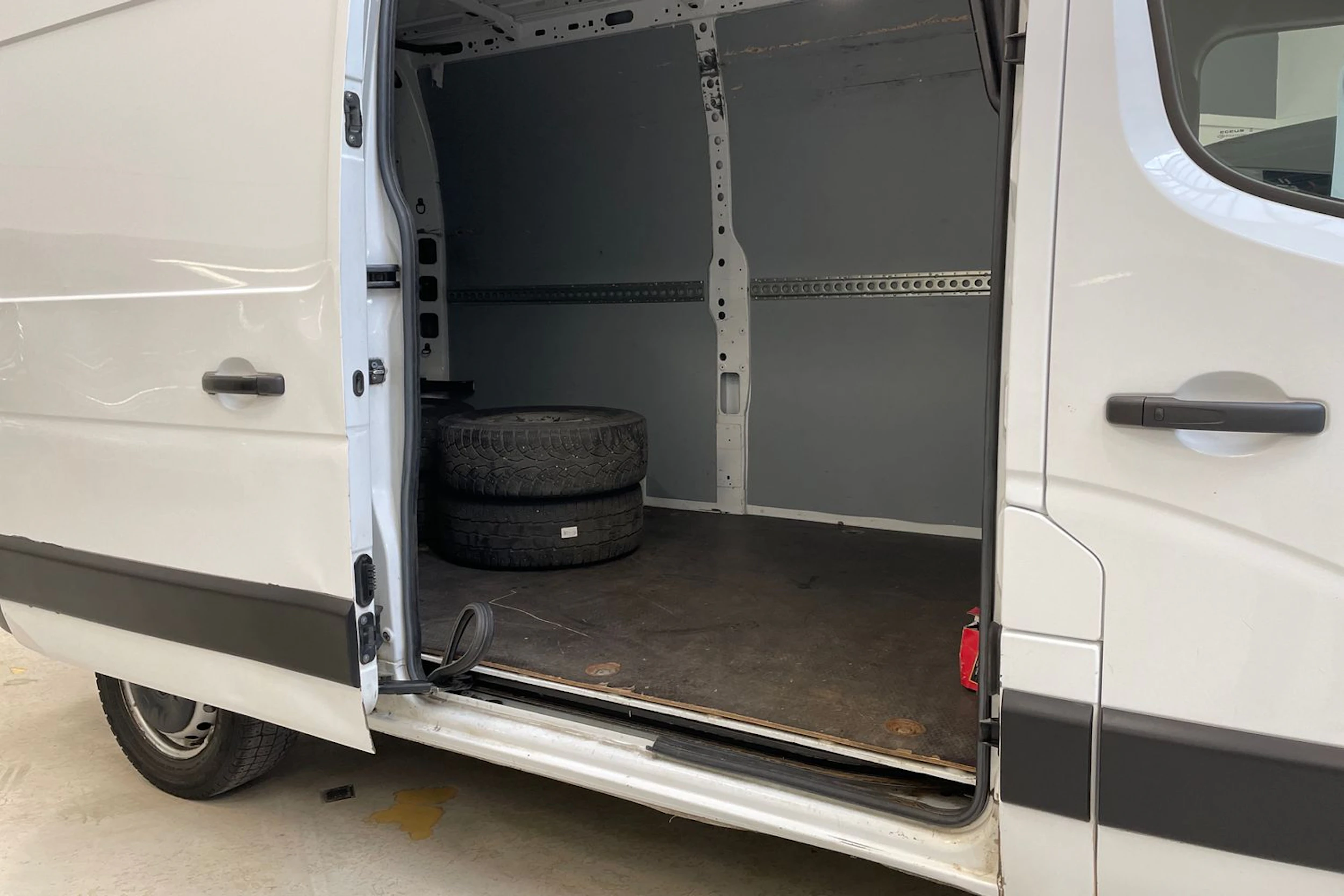 valkoinen Renault Master 2021 kuva 40.