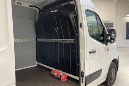 valkoinen Renault Master 2021 kuva 41.
