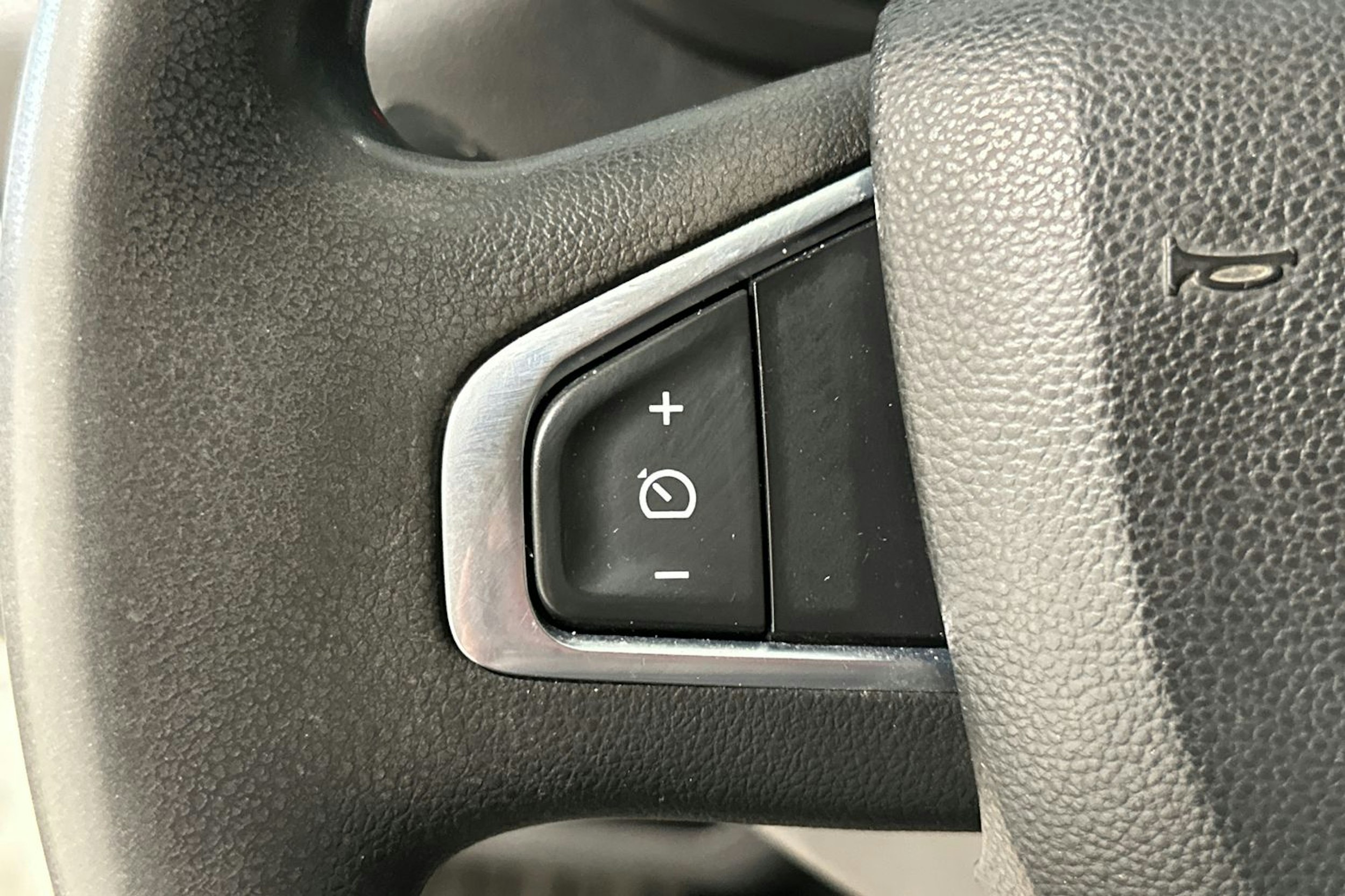 Valkoinen Renault Master 2021 kuva 16.