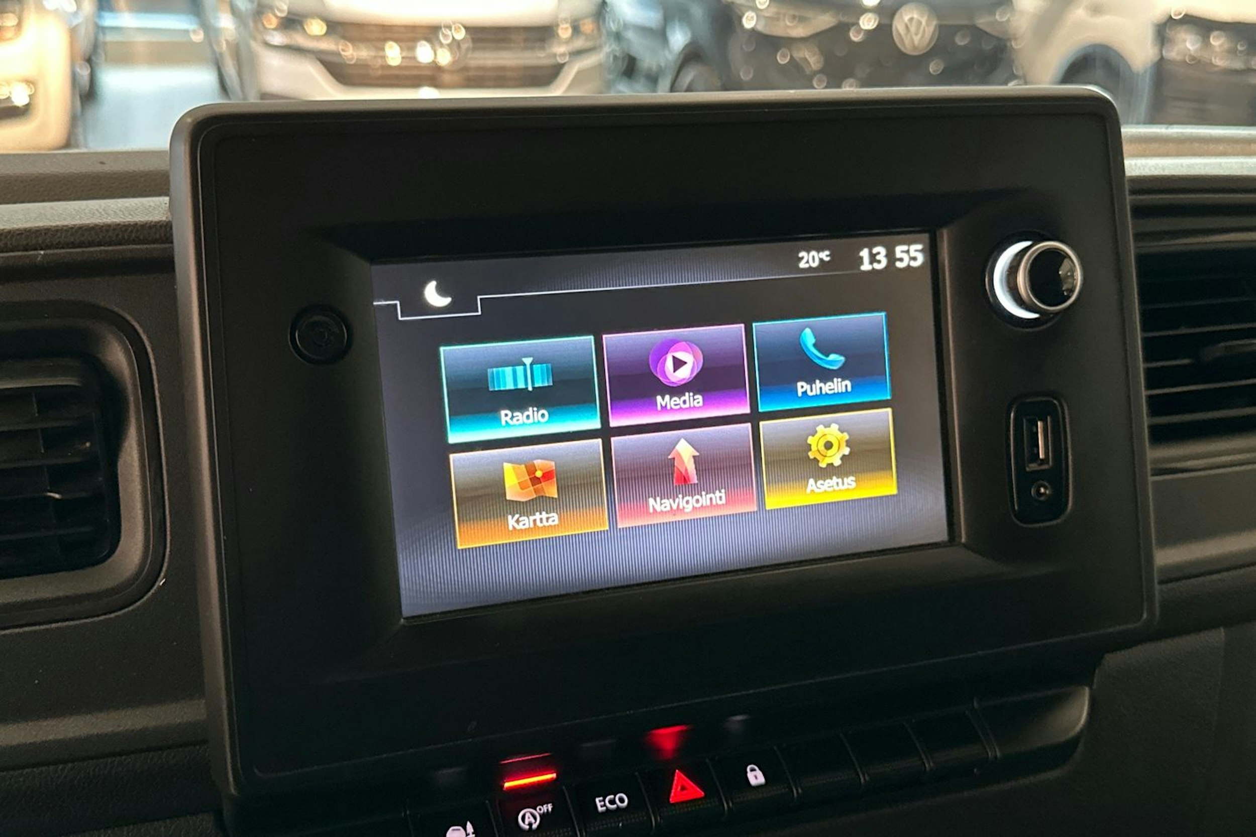 Valkoinen Renault Master 2021 kuva 18.