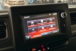 Valkoinen Renault Master 2021 kuva 20.