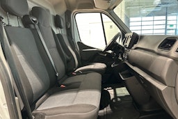 Valkoinen Renault Master 2021 kuva 22.