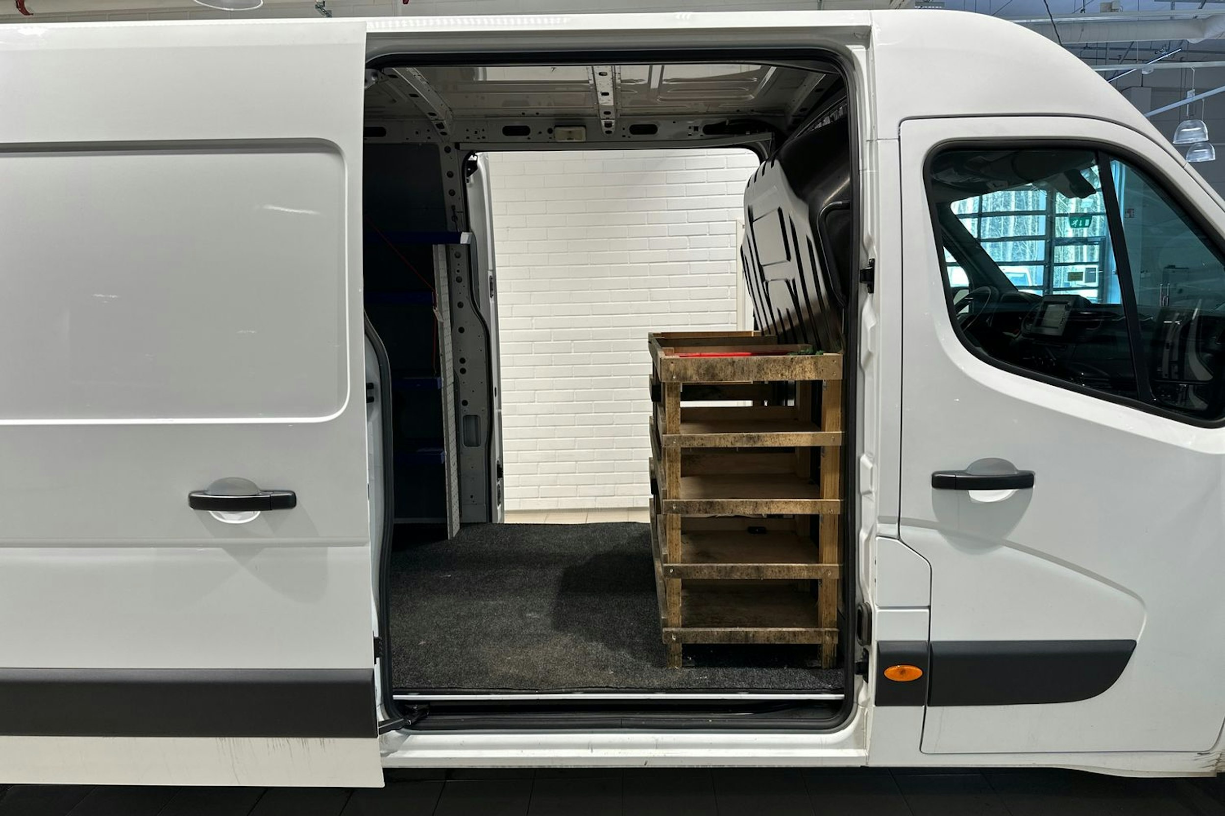 Valkoinen Renault Master 2021 kuva 23.